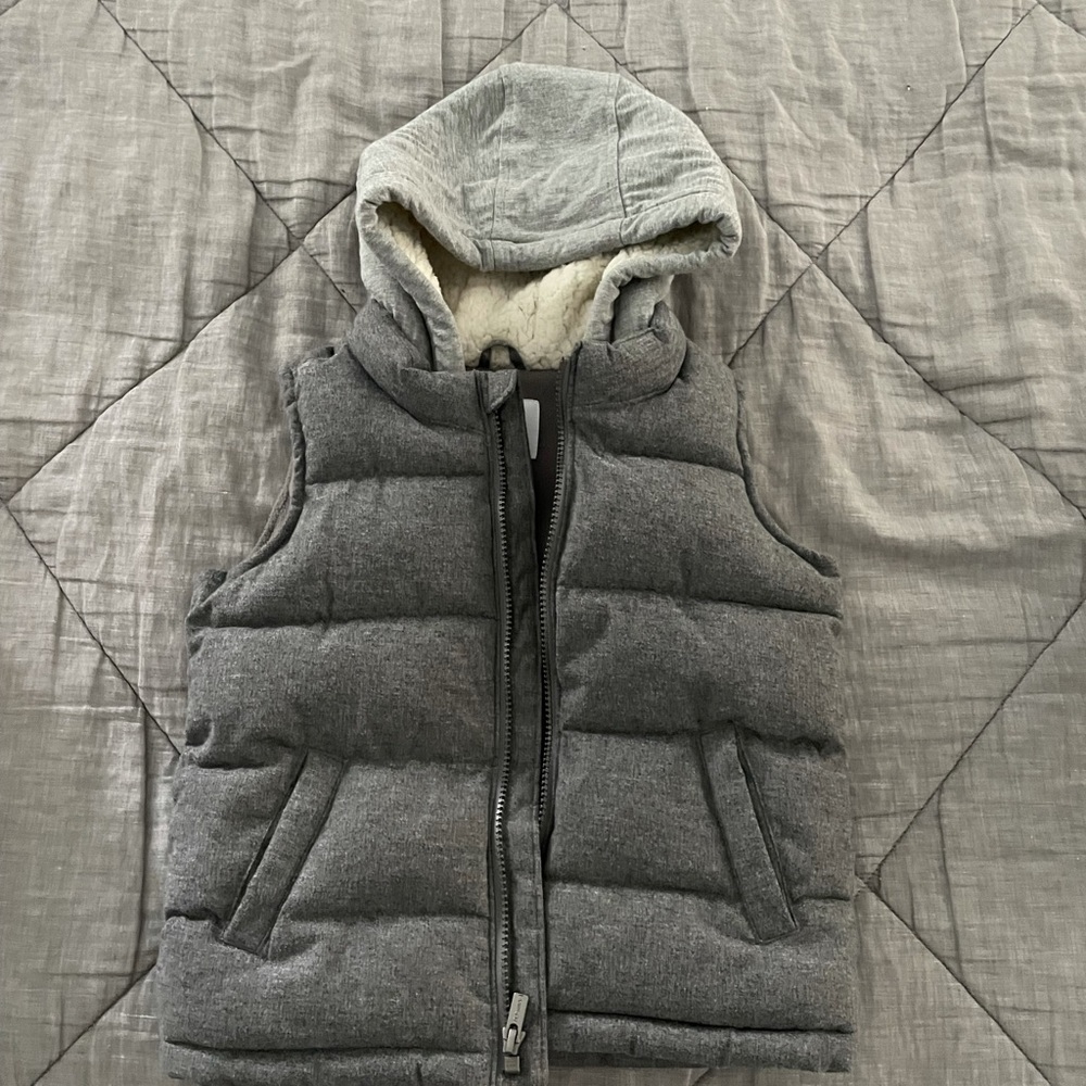 Old Navy Gray Size 5T Puffer Vest